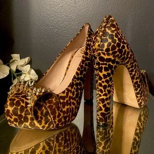 VINCE CAMUTO CHEETAH PONY HEELS